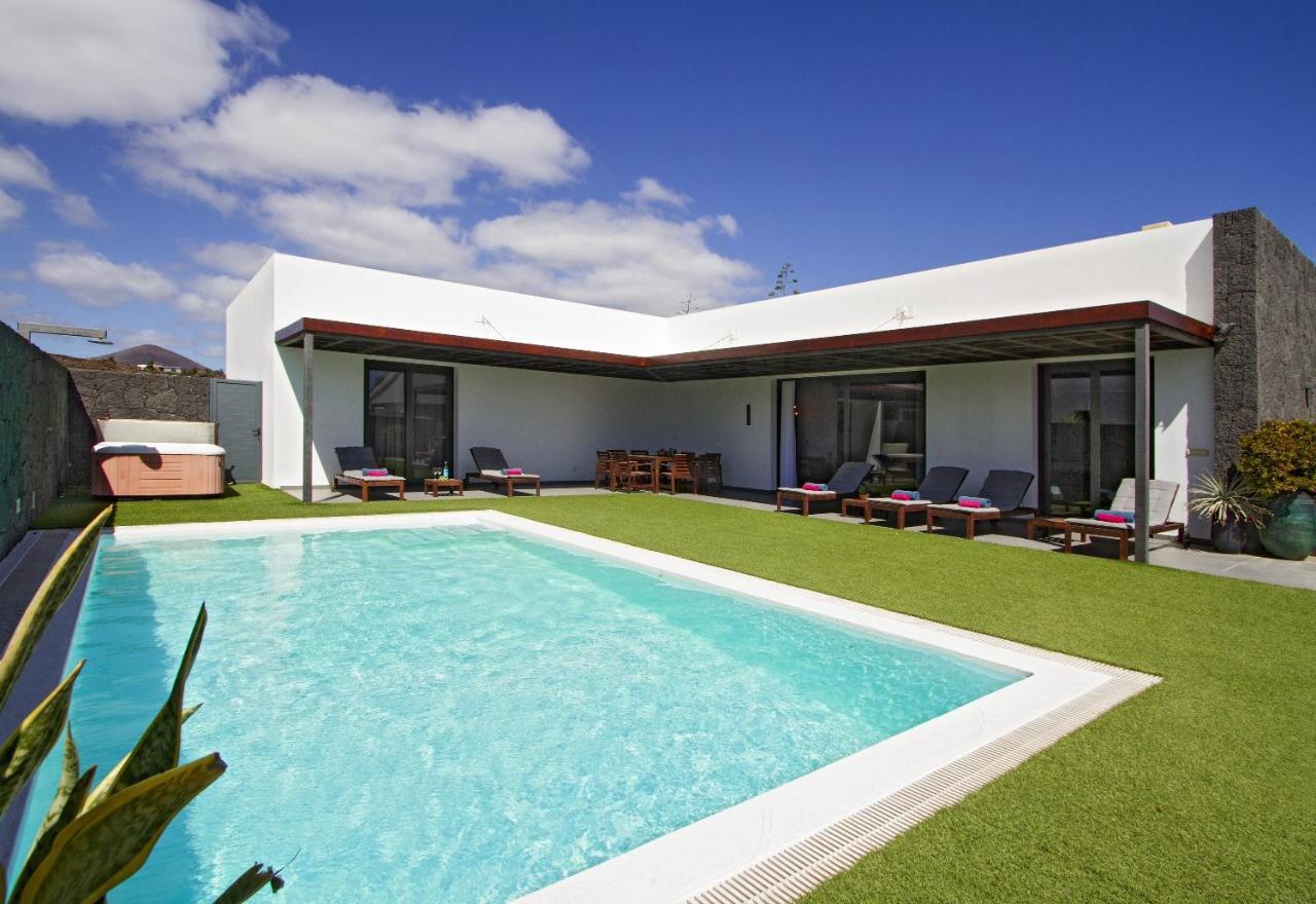 Luxury Los Mojones Villa Short Walk To Old Town Private Heated Pool Villa Los Mojones Angie Puerto Del Carmen Tías Exterior foto