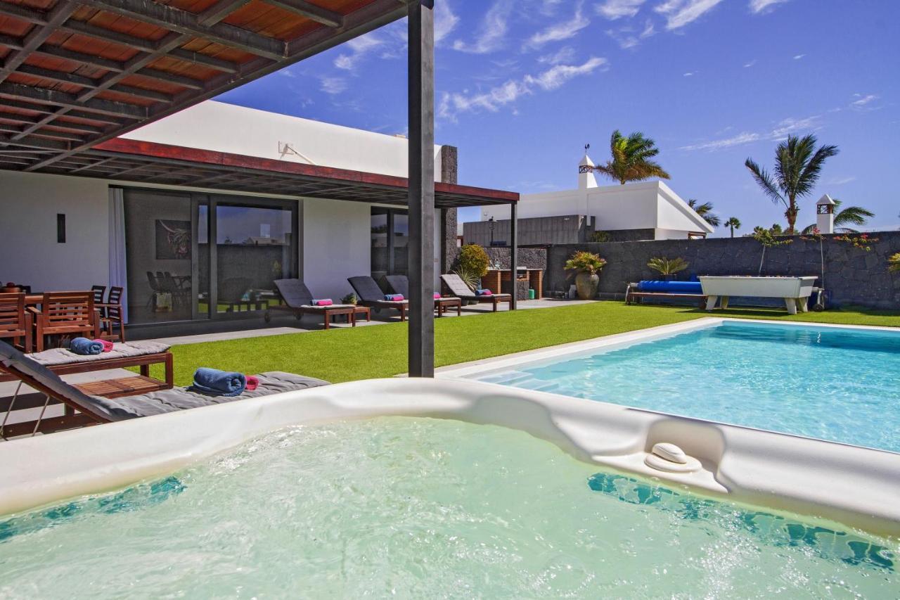 Luxury Los Mojones Villa Short Walk To Old Town Private Heated Pool Villa Los Mojones Angie Puerto Del Carmen Tías Exterior foto