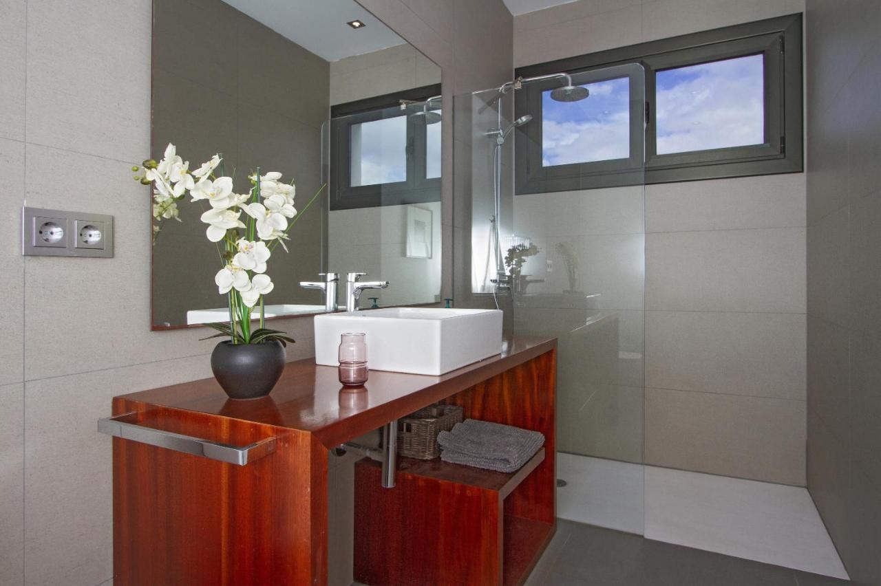 Luxury Los Mojones Villa Short Walk To Old Town Private Heated Pool Villa Los Mojones Angie Puerto Del Carmen Tías Exterior foto